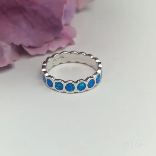 ALT - Opal in a ring