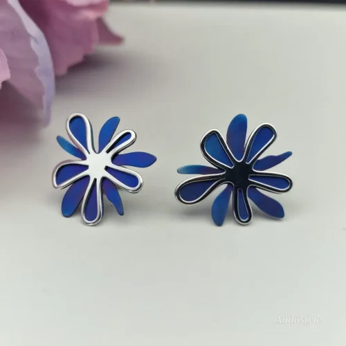 Earrings Laser-cut flower Titan B ALT - Earrings Laser-cut flower Titan W