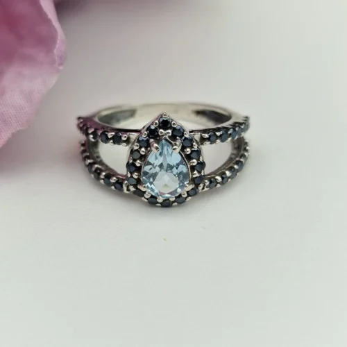 Ring with Aquamarine and Onyx ALT - Ring with Aquamarine and Onyx